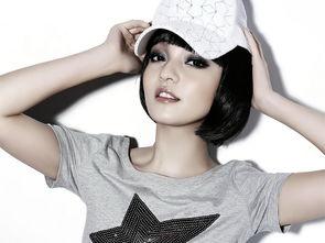 国产鸭舌帽酒窝甜美在线,甜美酒窝绽放的时尚风采